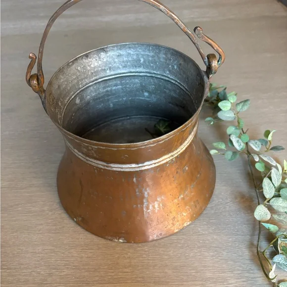 Beautiful Vintage copper IMAX cauldron made in Turkey.